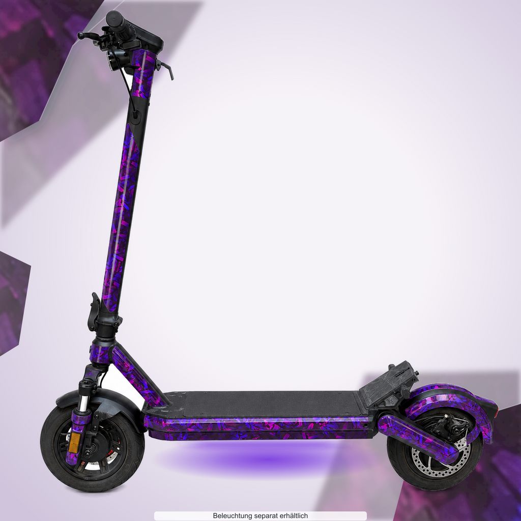 VMAX NEW VX2 | PURPLE FORGED CARBON – Designvisualisierung mit Lichtschein in Skin-Farben. Scooter nicht enthalten; Beleuchtung separat erhältlich.