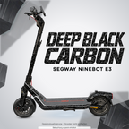 SEGWAY NINEBOT E3 / E3 PRO SKIN | DEEP BLACK CARBON – Designvisualisierung mit Lichtschein in Skin-Farben. Scooter nicht enthalten; Beleuchtung separat erhältlich.