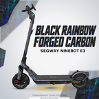 SEGWAY NINEBOT E3 / E3 PRO SKIN | BLACK RAINBOW FORGED CARBON – Designvisualisierung mit Lichtschein in Skin-Farben. Scooter nicht enthalten; Beleuchtung separat erhältlich.