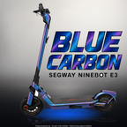 SEGWAY NINEBOT E3 / E3 PRO SKIN | BLUE CARBON – Studiofoto mit Licht in der Skinfarbe; Scooter und Beleuchtung separat erhältlich