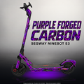 SEGWAY NINEBOT E3 / E3 PRO SKIN | PURPLE FORGED CARBON – Studiofoto mit Licht in der Skinfarbe; Scooter und Beleuchtung separat erhältlich