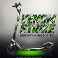 SEGWAY NINEBOT E3 / E3 PRO SKIN | VENOM STRIKE – Studiofoto mit Licht in der Skinfarbe; Scooter und Beleuchtung separat erhältlich