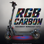 SEGWAY NINEBOT GT3 SKIN | RGB CARBON – Studiofoto mit Licht in der Skinfarbe; Scooter und Beleuchtung separat erhältlich