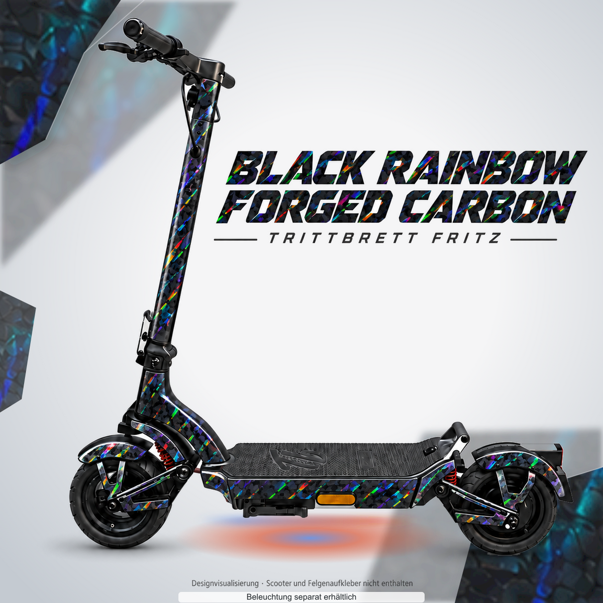 TRITTBRETT FRITZ SKIN | BLACK RAINBOW FORGED CARBON – Designvisualisierung mit optionalem Lichteffekt. Beleuchtung und Reifenaufkleber separat erhältlich. Scooter nicht enthalten.
