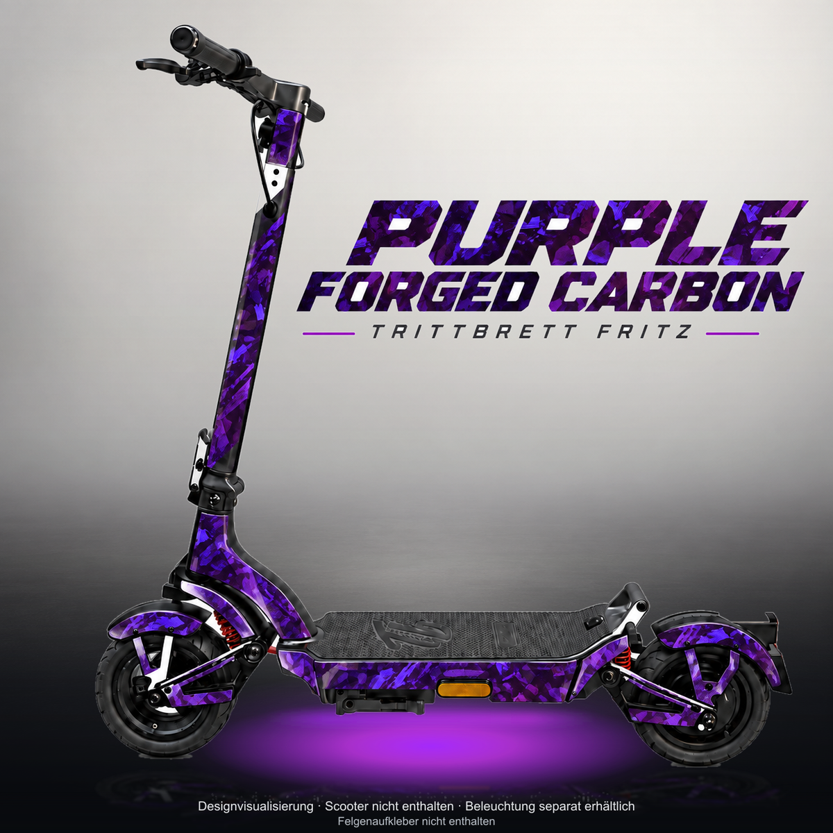 TRITTBRETT FRITZ SKIN | PURPLE FORGED CARBON – Studiofoto mit Licht in der Skinfarbe; Scooter und Beleuchtung separat erhältlich