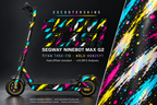 SEGWAY NINEBOT G2 MAX SKIN | CHROMA SLASH – Holo-Effekt simuliert; +24,99 EUR Aufpreis. Digitale Materialsimulation, keine physische Druckprobe. Nur Body-Skin; Trittbrett und Felgenaufkleber separat; Scooter nicht enthalten.