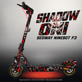 SEGWAY NINEBOT F3 / F3 PRO SKIN | SHADOW ONI – Studiofoto mit Licht in der Skinfarbe; Scooter und Beleuchtung separat erhältlich