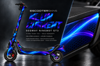 SEGWAY NINEBOT GT3 SKIN | NEON CURRENT – Holo-Effekt simuliert; +24,99 EUR Aufpreis. Digitale Materialsimulation, keine physische Druckprobe. Nur Body-Skin; Trittbrett und Felgenaufkleber separat; Scooter nicht enthalten.
