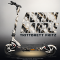 TRITTBRETT FRITZ SKIN | AURUM MARBLE – Designvisualisierung mit Licht in der Skinfarbe; Scooter nicht enthalten, Beleuchtung separat erhältlich
