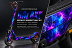 SEGWAY NINEBOT G3 / G3 D / G3 E SKIN | GALAXY – Holo-Effekt simuliert; +24,99 EUR Aufpreis. Digitale Materialsimulation, keine physische Druckprobe. Nur Body-Skin; Trittbrett und Felgenaufkleber separat; Scooter nicht enthalten.