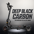 TEVERUN BLADE MINI / PRO / ULTRA SKIN | DEEP BLACK CARBON – Designvisualisierung mit Licht in der Skinfarbe; Scooter nicht enthalten, Beleuchtung separat erhältlich