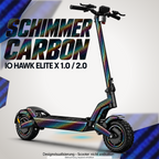 IO HAWK ELITE X 1.0 / 2.0 SKIN | SCHIMMER CARBON – Designvisualisierung mit optionalem Lichteffekt. Beleuchtung und Reifenaufkleber separat erhältlich. Scooter nicht enthalten.