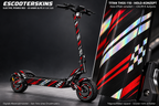 IO HAWK ELITE X 1.0 / 2.0 SKIN | ELECTRIC POWER RED – Holo-Effekt simuliert; +24,99 EUR Aufpreis. Digitale Materialsimulation, keine physische Druckprobe. Nur Body-Skin; Scooter und Felgenaufkleber nicht enthalten.