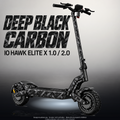 IO HAWK ELITE X 1.0 / 2.0 SKIN | DEEP BLACK CARBON – Designvisualisierung mit Licht in der Skinfarbe; Scooter nicht enthalten, Beleuchtung separat erhältlich