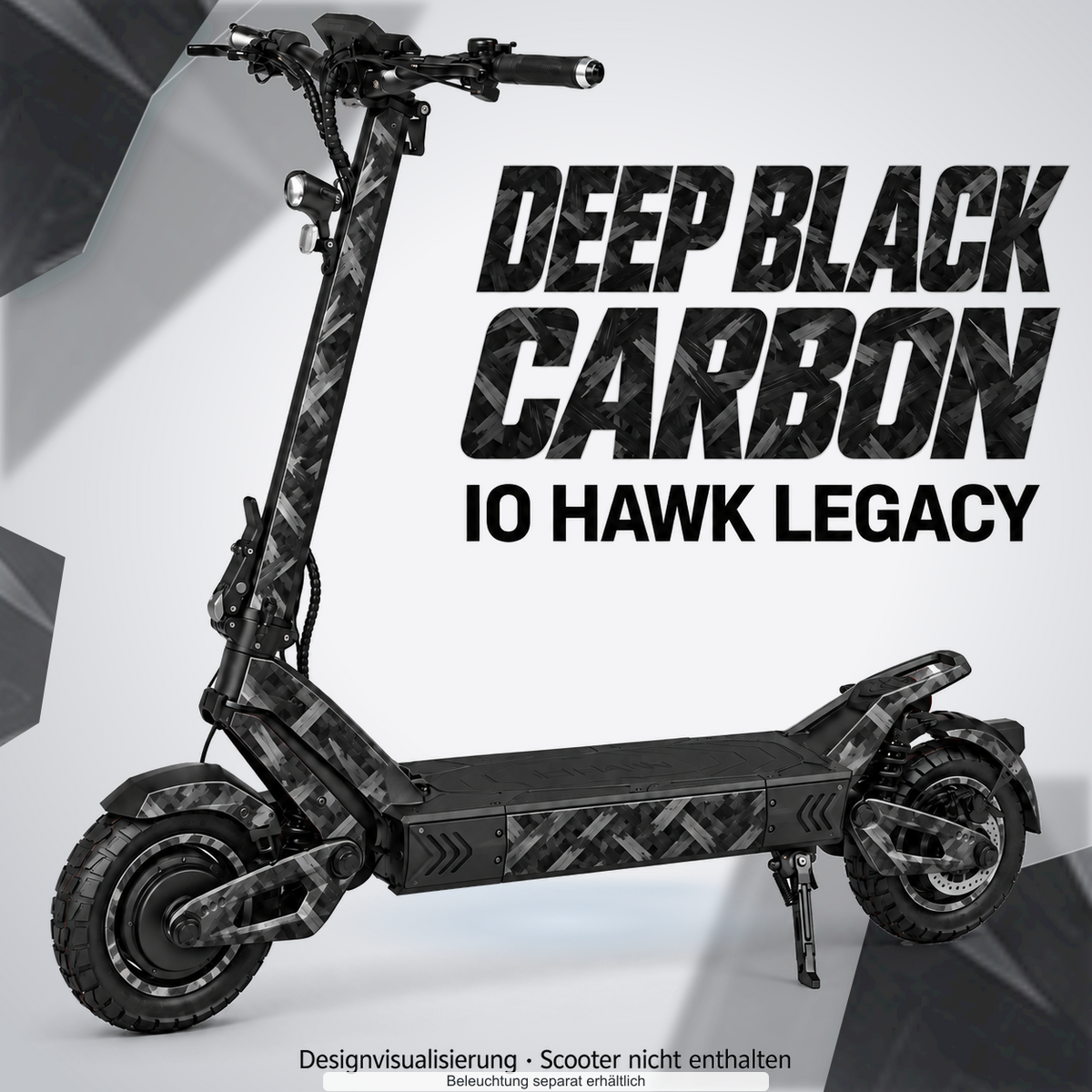 IO HAWK LEGACY SKIN | DEEP BLACK CARBON – Designvisualisierung mit optionalem Lichteffekt. Beleuchtung und Reifenaufkleber separat erhältlich. Scooter nicht enthalten.
