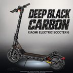 XIAOMI ELECTRIC SCOOTER 6 SKIN | DEEP BLACK CARBON – Designvisualisierung mit Licht in der Skinfarbe; Scooter nicht enthalten, Beleuchtung separat erhältlich