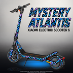 XIAOMI ELECTRIC SCOOTER 6 SKIN | MYSTERY ATLANTIS – Designvisualisierung mit Licht in der Skinfarbe; Scooter nicht enthalten, Beleuchtung separat erhältlich