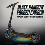 XIAOMI ELECTRIC SCOOTER 6 SKIN | BLACK RAINBOW FORGED CARBON – Designvisualisierung mit Licht in der Skinfarbe; Scooter nicht enthalten, Beleuchtung separat erhältlich
