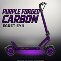 YADEA ELITEPRIME SKIN | PURPLE FORGED CARBON – Designvisualisierung im Studio-Look mit Licht in der Skinfarbe; Scooter nicht enthalten, Beleuchtung separat erhältlich