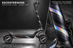 EGRET EY!1 SKIN | OBSIDIAN FLOW – Holo-Effekt simuliert; +24,99 EUR Aufpreis. Digitale Materialsimulation, keine physische Druckprobe. Nur Body-Skin; Scooter und Felgenaufkleber nicht enthalten.
