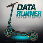 XIAOMI ELECTRIC SCOOTER 6 SKIN | DATA RUNNER – Designvisualisierung mit Licht in der Skinfarbe; Scooter nicht enthalten, Beleuchtung separat erhältlich