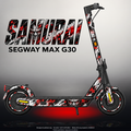 SEGWAY MAX G30 SKIN | SAMURAI – Designvisualisierung im Studio-Look mit Licht in der Skinfarbe; Scooter nicht enthalten, Beleuchtung separat erhältlich