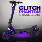 IO HAWK LEGACY SKIN | GLITCH PHANTOM – Designvisualisierung mit Licht in der Skinfarbe; Scooter nicht enthalten, Beleuchtung separat erhältlich