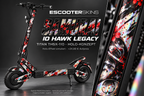 IO HAWK LEGACY SKIN | SAMURAI – Holo-Effekt simuliert; +24,99 EUR Aufpreis. Digitale Materialsimulation, keine physische Druckprobe. Nur Body-Skin; Scooter und Felgenaufkleber nicht enthalten.