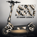 IO HAWK LEGACY SKIN | AURUM MARBLE – Designvisualisierung mit Licht in der Skinfarbe; Scooter nicht enthalten, Beleuchtung separat erhältlich
