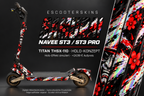 NAVEE ST3 / ST3 PRO SKIN | SAMURAI – Holo-Effekt simuliert; +24,99 EUR Aufpreis. Digitale Materialsimulation, keine physische Druckprobe. Nur Body-Skin; Trittbrett und Felgenaufkleber separat; Scooter nicht enthalten.