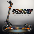 KUKIRIN G2 PRO SKIN | SCHIMMER CARBON – Designvisualisierung im Studio-Look mit Licht in der Skinfarbe; Scooter nicht enthalten, Beleuchtung separat erhältlich