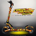 KUKIRIN G2 PRO SKIN | CRIMSON DRAGON YELLOW – Designvisualisierung im Studio-Look mit Licht in der Skinfarbe; Scooter nicht enthalten, Beleuchtung separat erhältlich