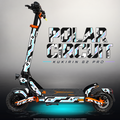 KUKIRIN G2 PRO SKIN | POLAR CIRCUIT – Designvisualisierung im Studio-Look mit Licht in der Skinfarbe; Scooter nicht enthalten, Beleuchtung separat erhältlich