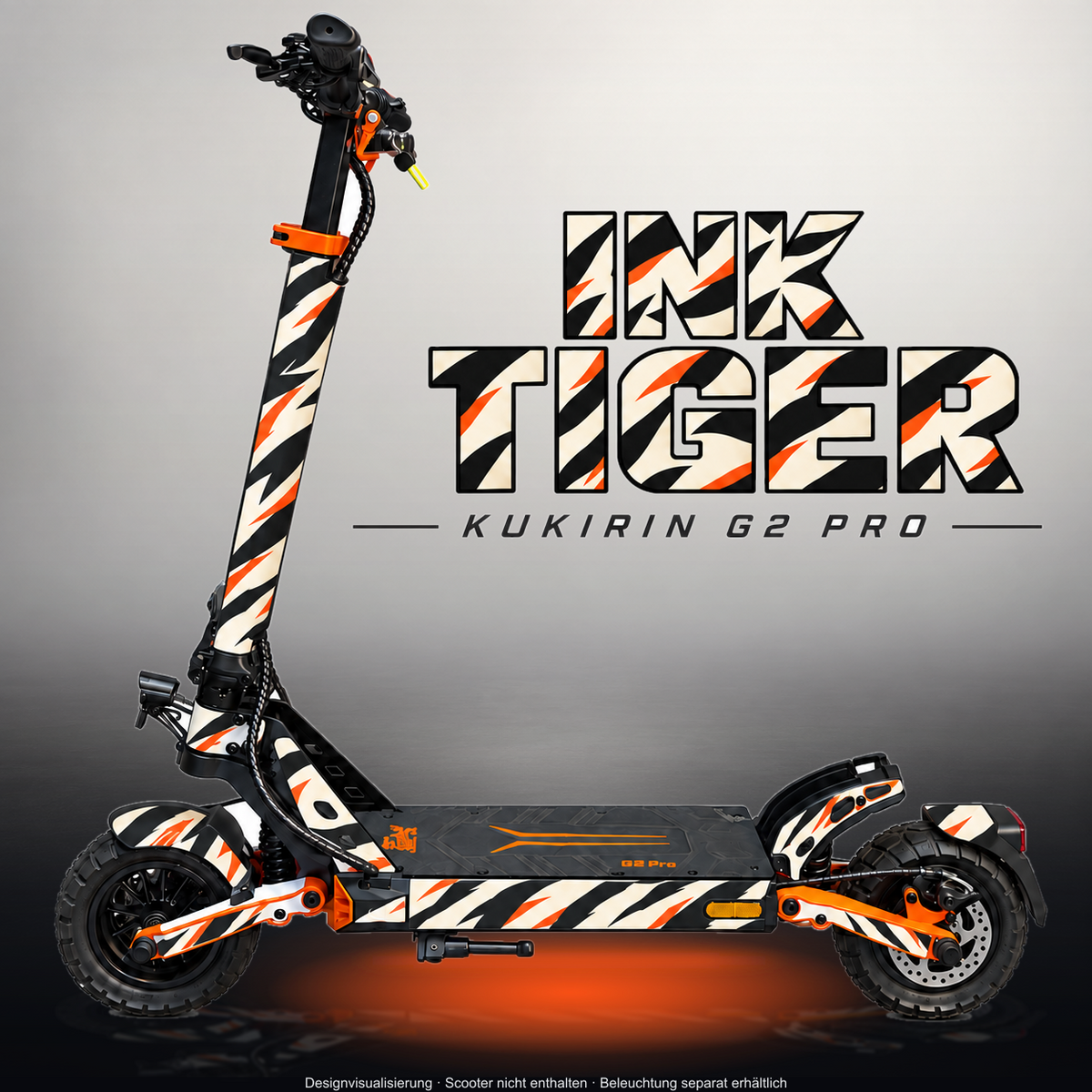 KUKIRIN G2 PRO SKIN | INK TIGER – Designvisualisierung im Studio-Look mit Licht in der Skinfarbe; Scooter nicht enthalten, Beleuchtung separat erhältlich