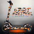 KUKIRIN G2 PRO SKIN | ORBIT PROTOCOL – Designvisualisierung im Studio-Look mit Licht in der Skinfarbe; Scooter nicht enthalten, Beleuchtung separat erhältlich