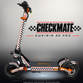 KUKIRIN G2 PRO SKIN | CHECKMATE – Designvisualisierung im Studio-Look mit Licht in der Skinfarbe; Scooter nicht enthalten, Beleuchtung separat erhältlich