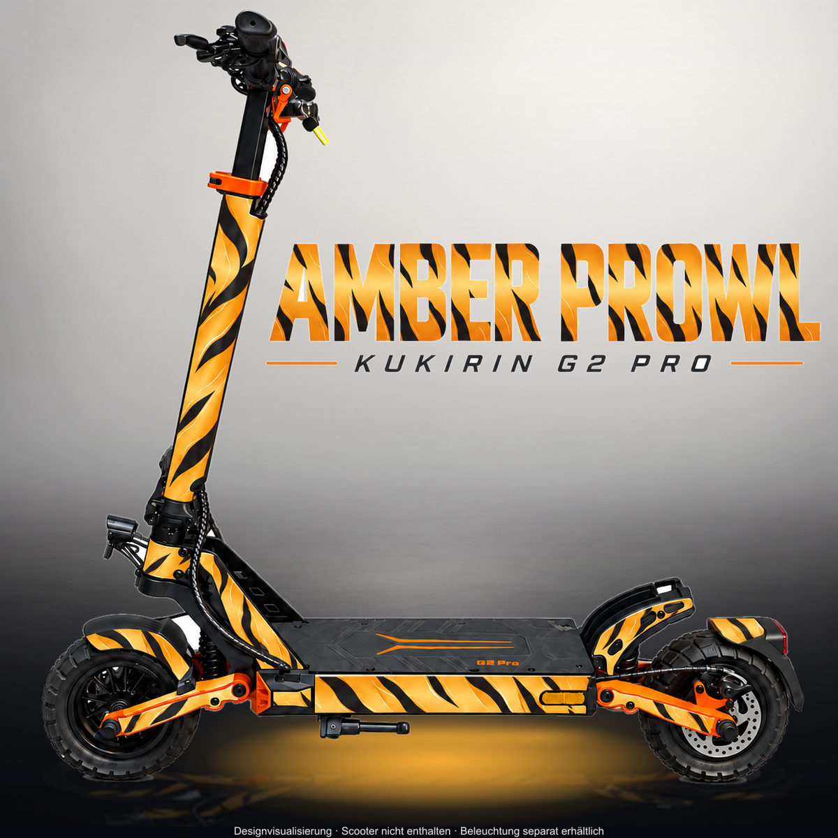 KUKIRIN G2 PRO SKIN | AMBER PROWL – Designvisualisierung im Studio-Look mit Licht in der Skinfarbe; Scooter nicht enthalten, Beleuchtung separat erhältlich