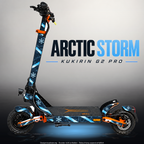 KUKIRIN G2 PRO SKIN | ARCTIC STORM – Designvisualisierung im Studio-Look mit Licht in der Skinfarbe; Scooter nicht enthalten, Beleuchtung separat erhältlich