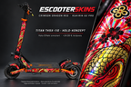 KUKIRIN G2 PRO SKIN | CRIMSON DRAGON RED – Holo-Effekt simuliert; +24,99 EUR Aufpreis. Digitale Materialsimulation, keine physische Druckprobe. Nur Body-Skin; Scooter und Felgenaufkleber nicht enthalten.