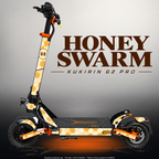 KUKIRIN G2 PRO SKIN | HONEY SWARM – Designvisualisierung im Studio-Look mit Licht in der Skinfarbe; Scooter nicht enthalten, Beleuchtung separat erhältlich