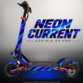 KUKIRIN G2 PRO SKIN | NEON CURRENT – Designvisualisierung im Studio-Look mit Licht in der Skinfarbe; Scooter nicht enthalten, Beleuchtung separat erhältlich