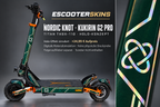 KUKIRIN G2 PRO SKIN | NORDIC KNOT – Holo-Effekt simuliert; +24,99 EUR Aufpreis. Digitale Materialsimulation, keine physische Druckprobe. Nur Body-Skin; Scooter und Felgenaufkleber nicht enthalten.