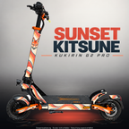 KUKIRIN G2 PRO SKIN | SUNSET KITSUNE – Designvisualisierung im Studio-Look mit Licht in der Skinfarbe; Scooter nicht enthalten, Beleuchtung separat erhältlich