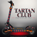 KUKIRIN G2 PRO SKIN | TARTAN CLUB – Designvisualisierung im Studio-Look mit Licht in der Skinfarbe; Scooter nicht enthalten, Beleuchtung separat erhältlich