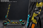 HITWAY H11 SKIN | YELLOW CYBER CAMOUFLAGE – Holo-Effekt simuliert; +24,99 EUR Aufpreis. Digitale Materialsimulation, keine physische Druckprobe. Nur Body-Skin; Scooter und Felgenaufkleber nicht enthalten.
