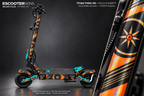 HITWAY H11 SKIN | SOLAR PULSE – Holo-Effekt simuliert; +24,99 EUR Aufpreis. Digitale Materialsimulation, keine physische Druckprobe. Nur Body-Skin; Scooter und Felgenaufkleber nicht enthalten.
