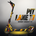 SEGWAY NINEBOT F3 / F3 PRO SKIN | PIT LANE 77 – Designvisualisierung mit Licht in der Skinfarbe; Scooter nicht enthalten, Beleuchtung separat erhältlich
