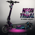 IO HAWK LEGACY SKIN | NEON TRIBAL – Designvisualisierung mit Licht in der Skinfarbe; Scooter nicht enthalten, Beleuchtung separat erhältlich