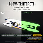 APEX RACING Trittbrett-Skin – Glow Tag/Nacht simuliert, 20x80 cm Bogen 69,98 €, Modellzuschnitt 79,98 €. +29,99 € im Variantenpreis enthalten. Beispiel E3; digitale Darstellung, keine physische Druckprobe; Scooter nicht enthalten.