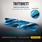 BLUE & WHITE CHAOS Trittbrett-Skin – Standard, 49,99 € als Modellzuschnitt. Beispiel E3; Form je nach Modellauswahl. Digitale Design-/Materialvisualisierung, keine physische Druckprobe. Scooter nicht enthalten.